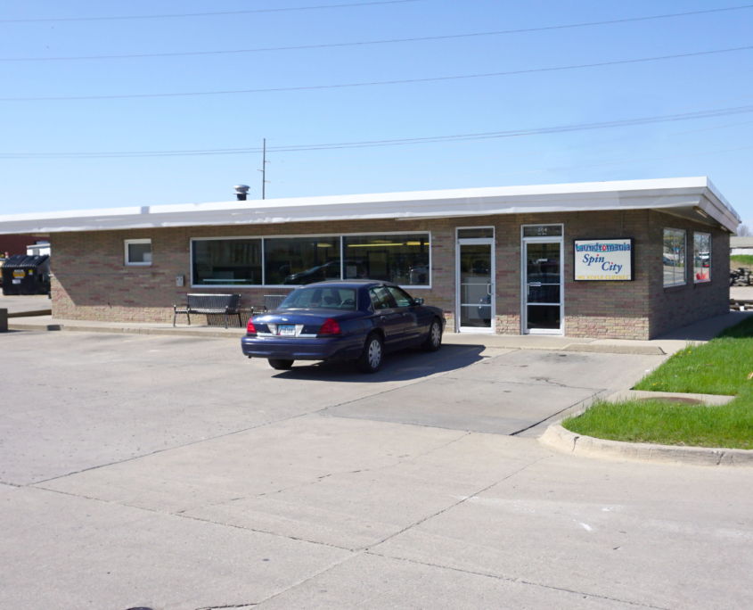 24 hour laundromat in Coralville Iowa_Laundromania Spin City in Coralville Iowa